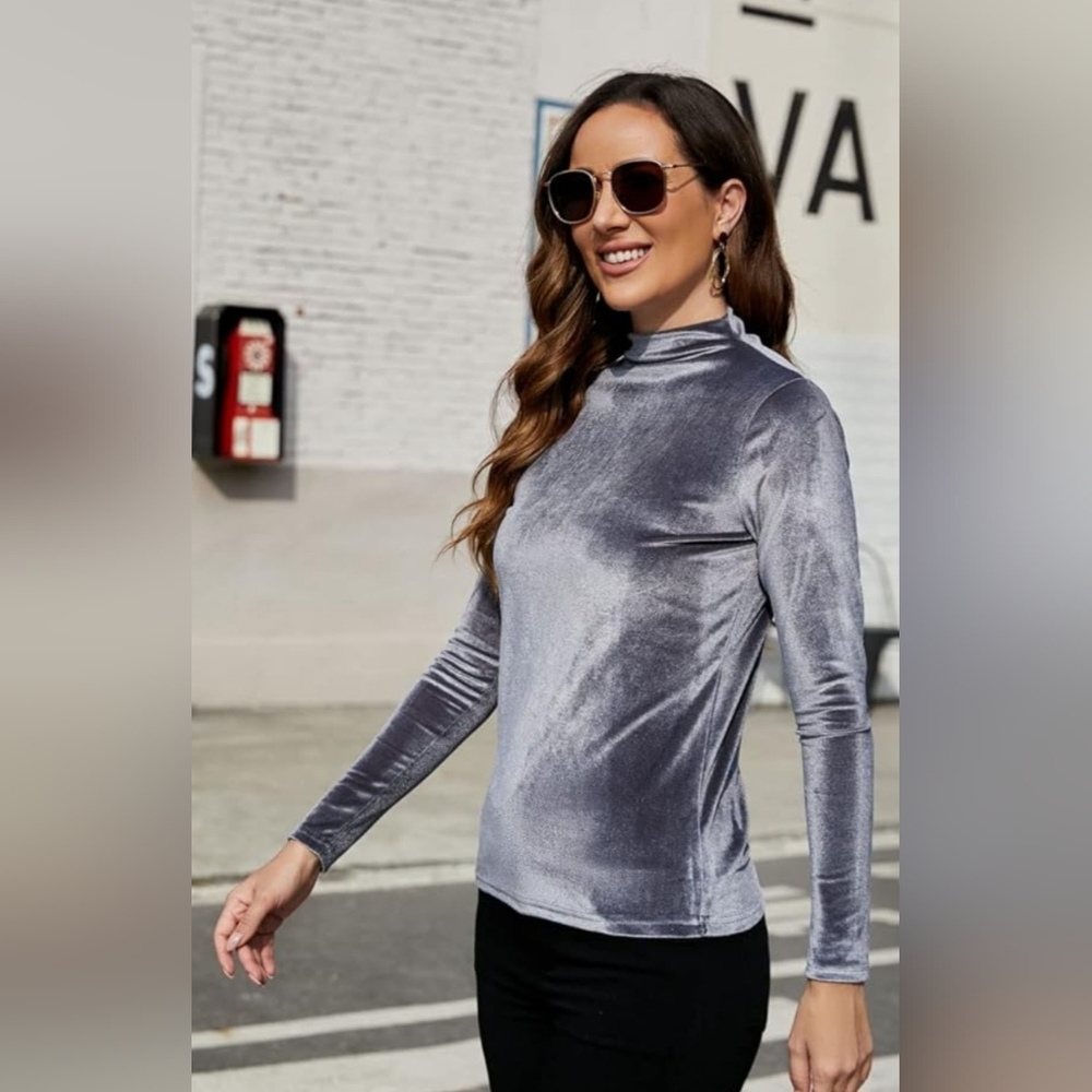 Velvet Long Sleeve Top in Gray/Blue